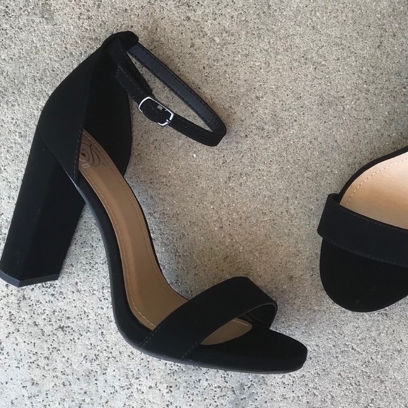 BEST SELLER Delicious Shiner Black Ankle Strap Heeled Sandal Nu Shuz Key West - Picture 6 of 8